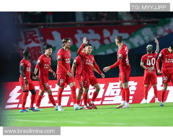 足球明星背后的光环与艰辛他们真的不能吃苦吗